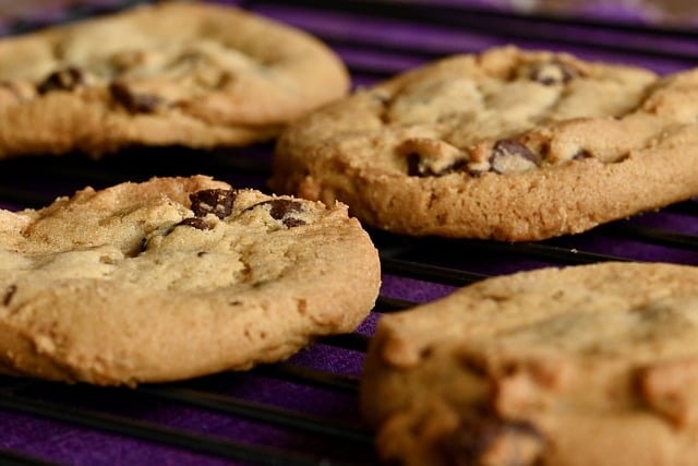 How Liquid vs Granulated Sugar Affects Baking
