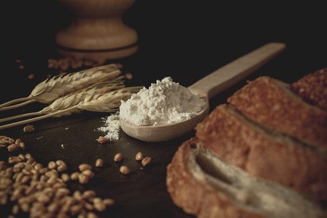 How Liquid vs Granulated Sugar Affects Baking: A Baker's Guide