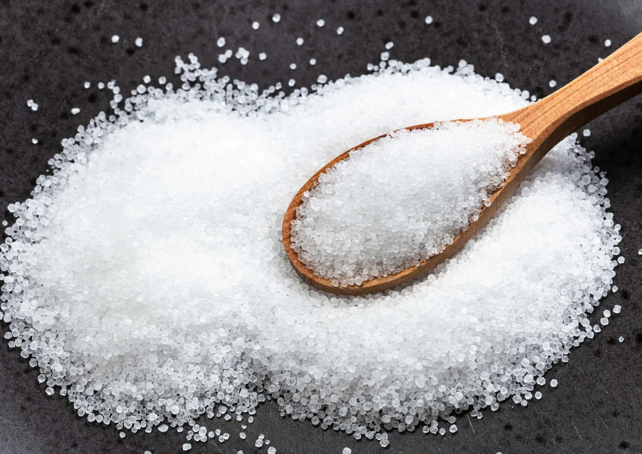 Coarse crystalline fructose granules
